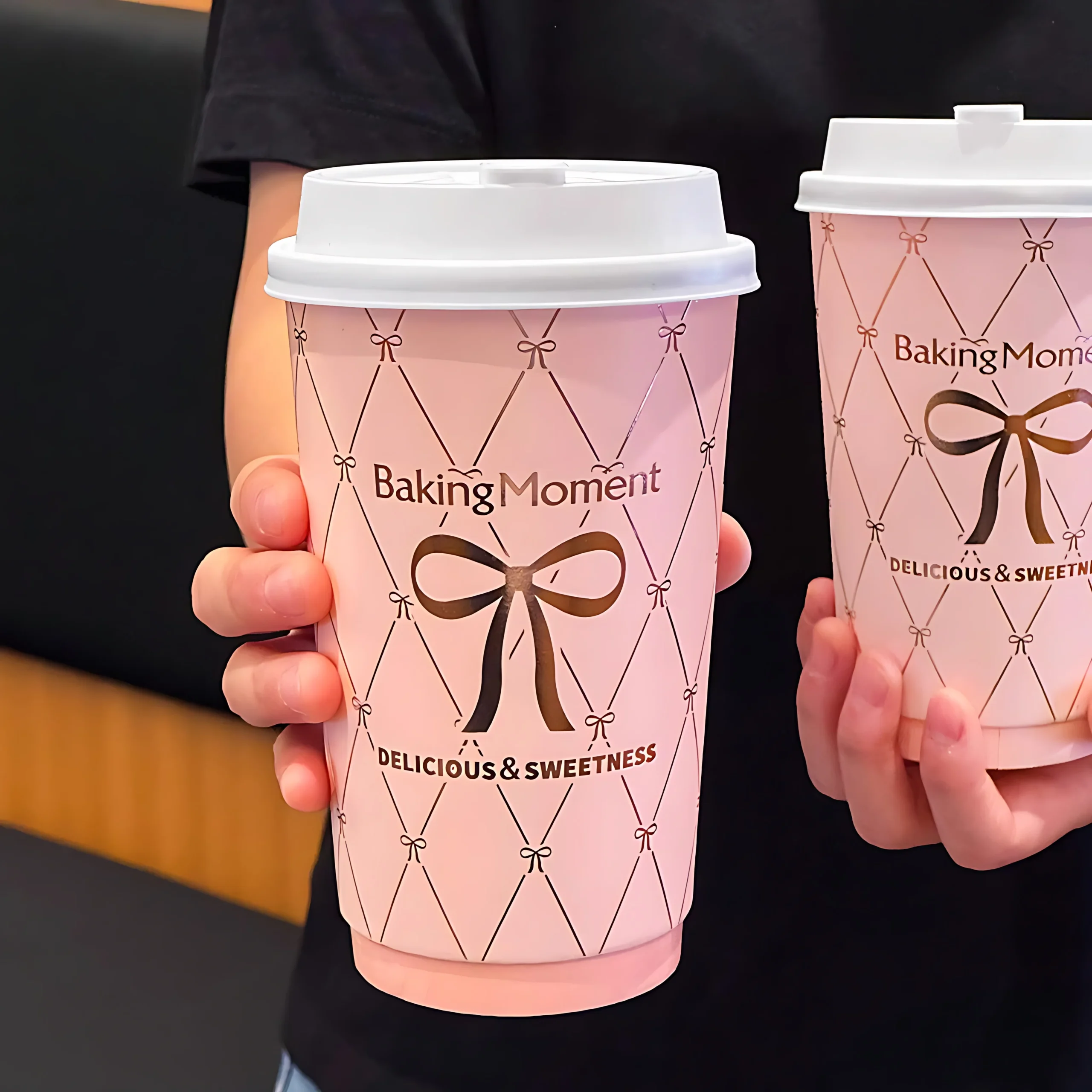 H3ef56e4c38104e6dad11c41e8ec42395e.webp Custom PLA Biodegradable Paper Cups Double Wall Compostable Coffee Cups Full Color Logo Printing for Takeaway Drinks - Image 1
