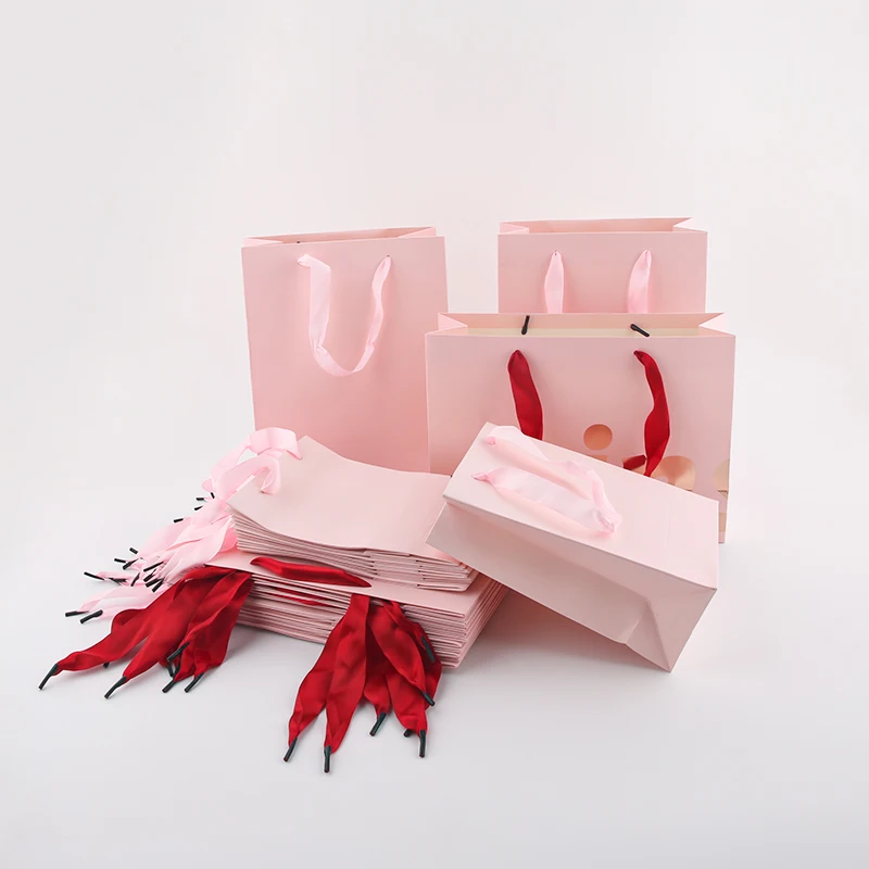 H4ecfd52cb8794151bc7a959cd3a70f54E.webp Paper Bags Low Price Reusable Your Own logo Boutique Wedding Packaging With Handle Grocery Supplier Gift Bags for Kids Party – Image 1