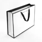 Custom Logo Cardboard Bolsas Apparel White Boutique Retail Carry Luxury Packaging Gift Paper Bag for Small Business - 画像 (4)