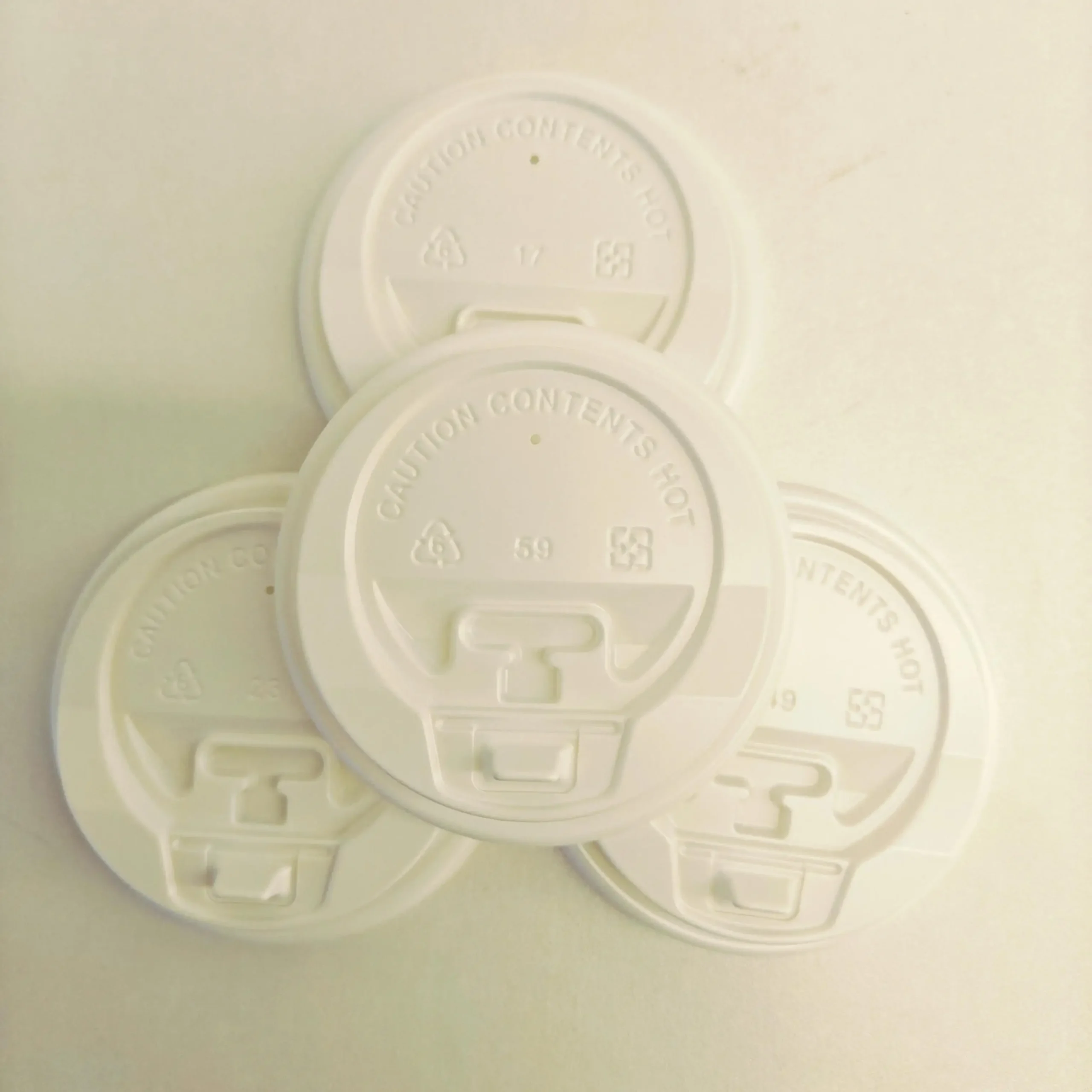 Hbee29bd3f2c04242940c83ed0d56ca5dn.webp YBLPAK 80mm 90mm Clear White Black Disposable Plastic Cup Lids Easy Open Leak-Proof for 12oz 16oz 20oz 22oz Coffee Cups PP Cover - Image 1