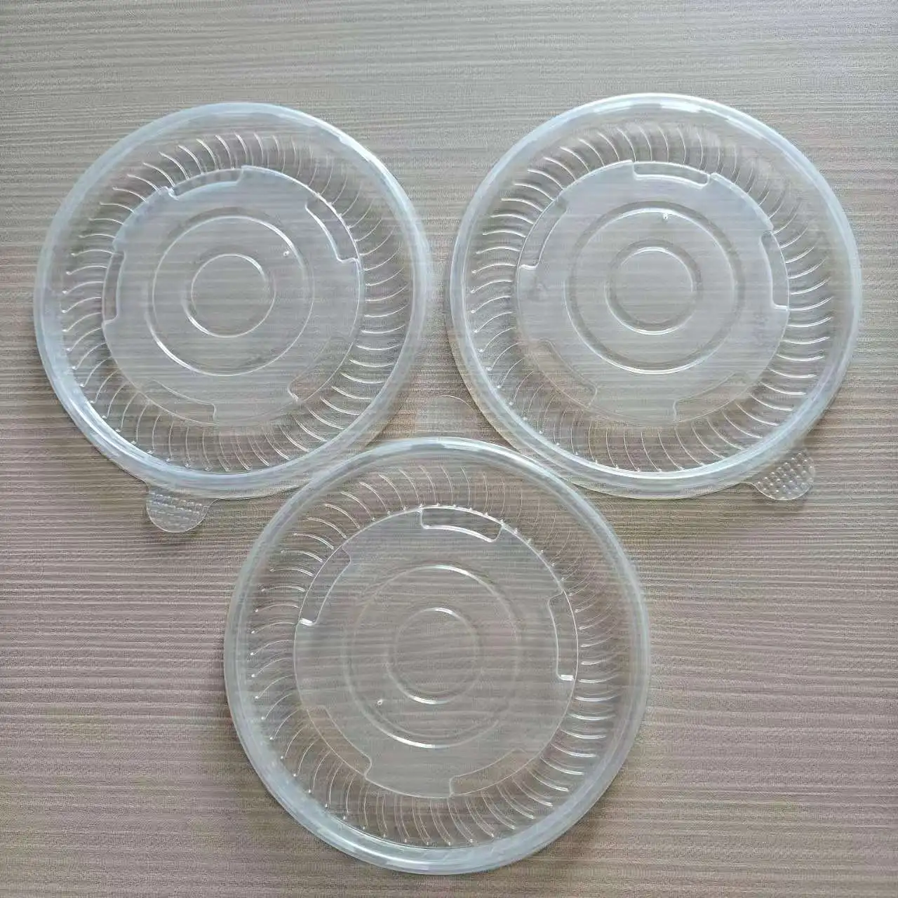 Hceb55a8be0c64237872a50bdd7e420c56.webp Xiamen Disposable Leak-Proof Food Grade Plastic Lids for 8/10/12/16oz Paper Soup Cups Eco Friendly PP Cup Cover Easy Open Custom - Imagen 1