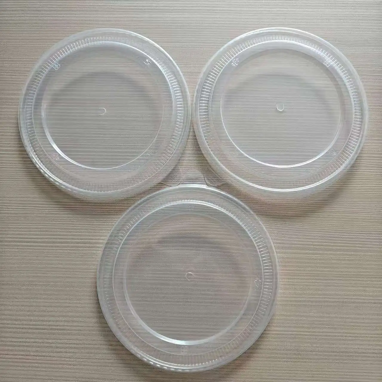 He1827ada563d4c3690e645bdd4506836W.webp Xiamen Anti Fog PP Transparent Plastic Lids for Paper Bowls Commercial Used for Takeout Packaging of Salad Bowls Disposable Lids – Image 1